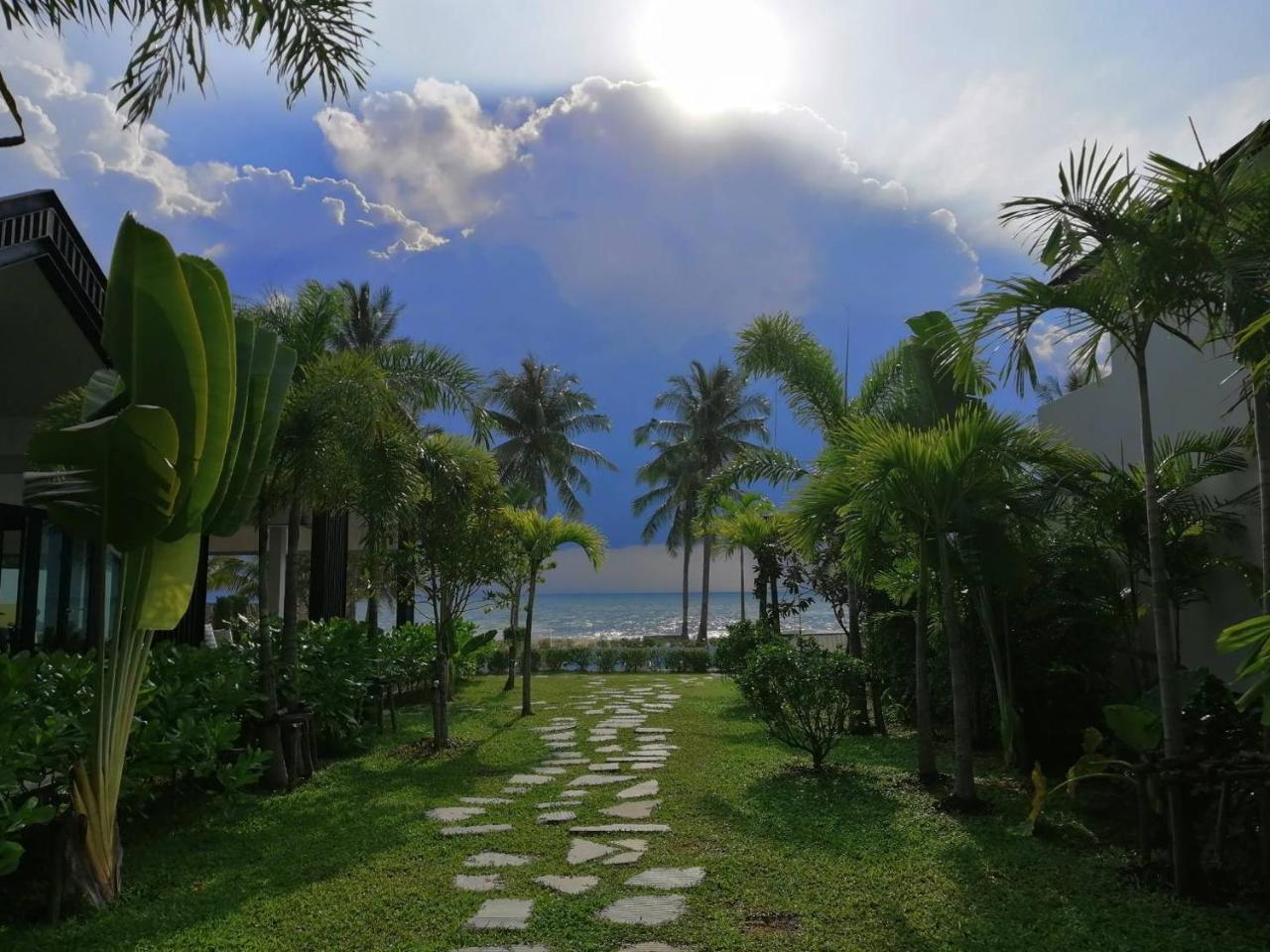 Tungtong Beach Villas Thap Sakae Exterior foto